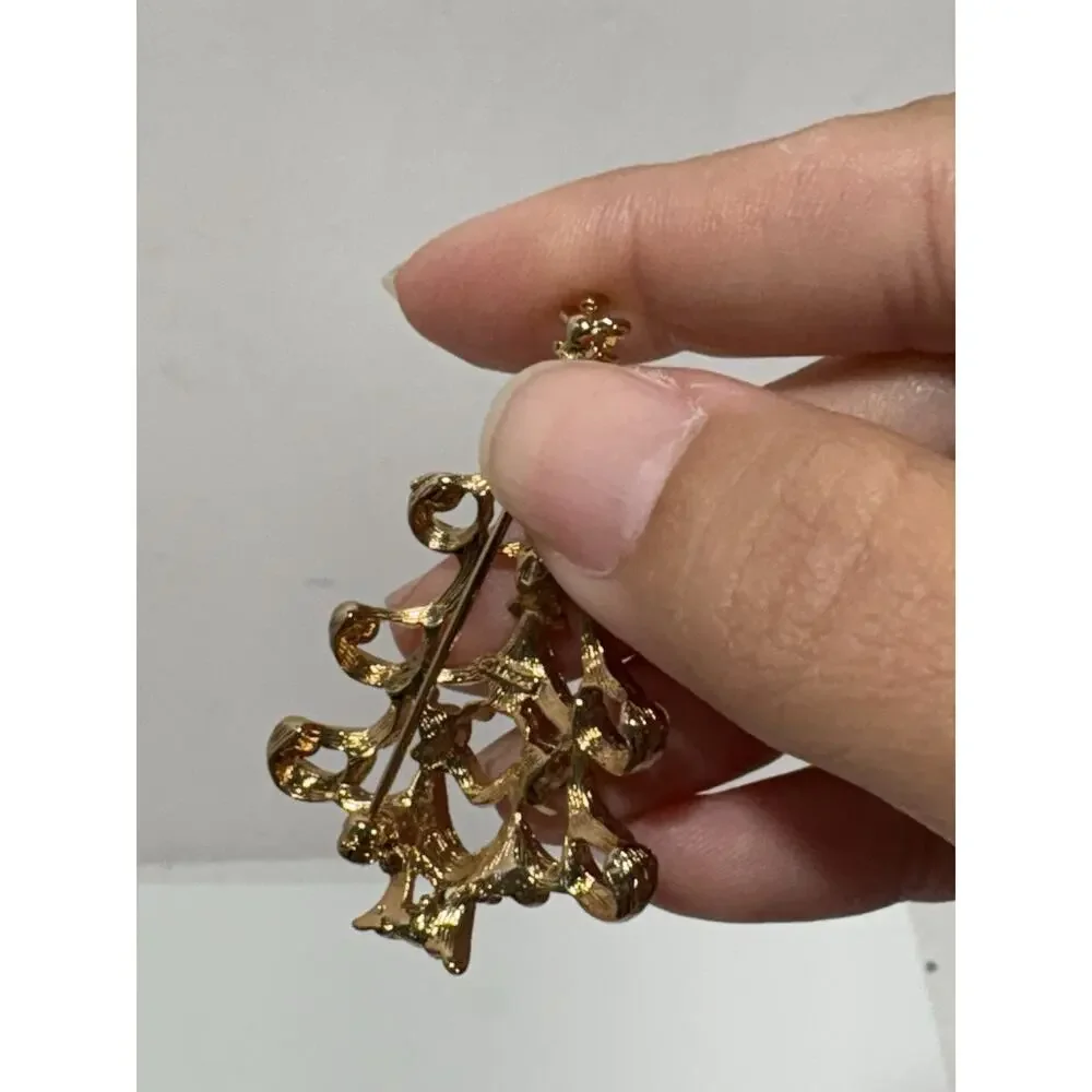 VINTAGE MONET GOLD TONE CHRISTMAS TREE BROOCH PIN‎ with 15 SPARKLING STONES